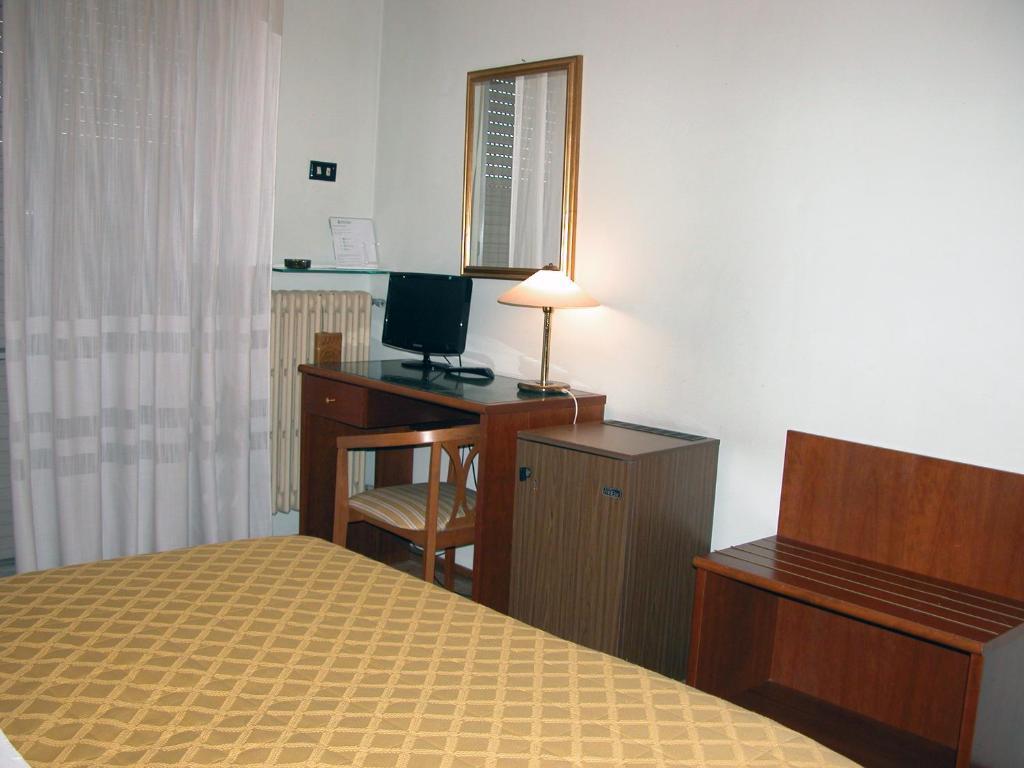 Hotel Calabresi San Benedetto del Tronto Værelse billede